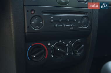 Хэтчбек Renault Clio 2010 в 