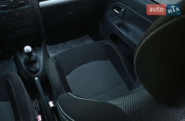 Хэтчбек Renault Clio 2010 в 