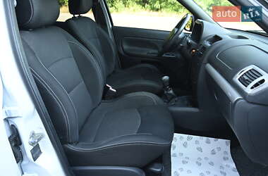 Хэтчбек Renault Clio 2010 в 