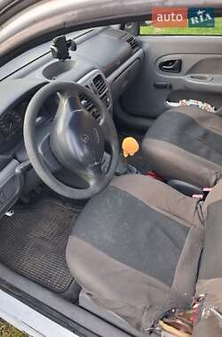 Хэтчбек Renault Clio 2001 в 