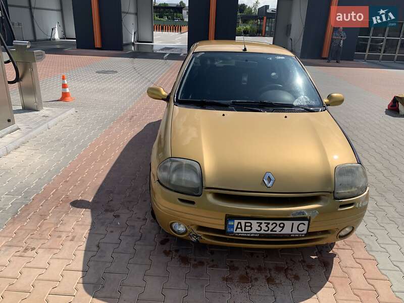 Хэтчбек Renault Clio 2001 в 