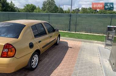 Хэтчбек Renault Clio 2001 в 