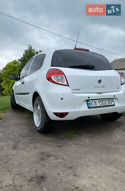 Хэтчбек Renault Clio 2012 в 