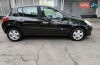 Хэтчбек Renault Clio 2007 в 