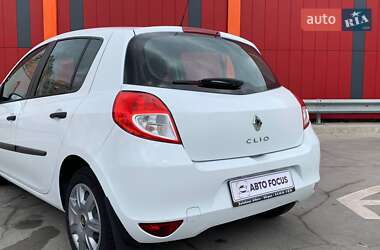 Хэтчбек Renault Clio 2012 в 