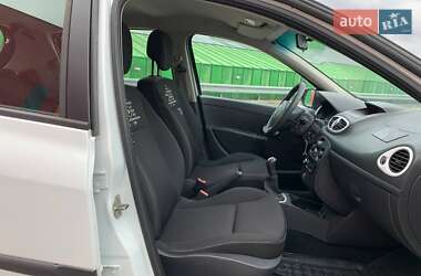 Хэтчбек Renault Clio 2012 в 