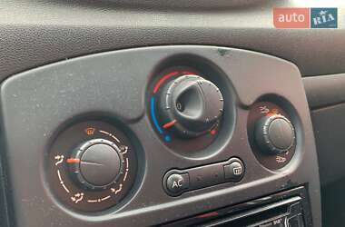 Хэтчбек Renault Clio 2012 в 