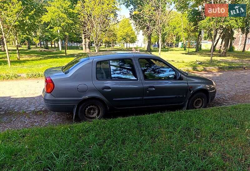 Хетчбек Renault Clio 2001 в 