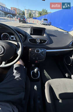 Хэтчбек Renault Clio 2010 в 