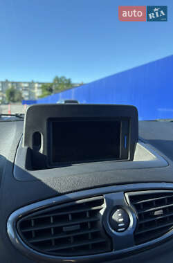 Хэтчбек Renault Clio 2010 в 