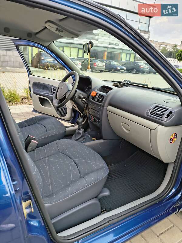 Хэтчбек Renault Clio 2003 в Черкассах фото 11 Хэтчбек Renault Clio 2003 в Черкассах