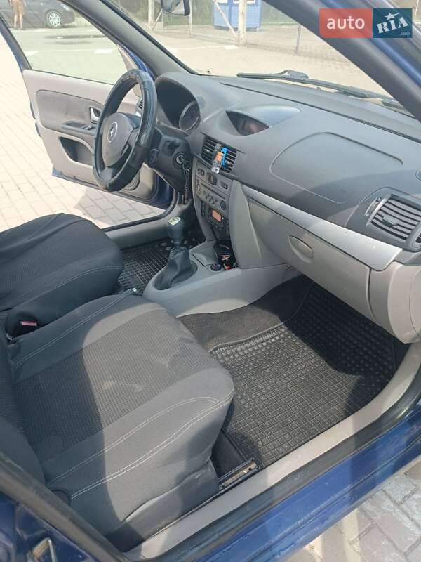 Седан Renault Clio 2010 в Сумах