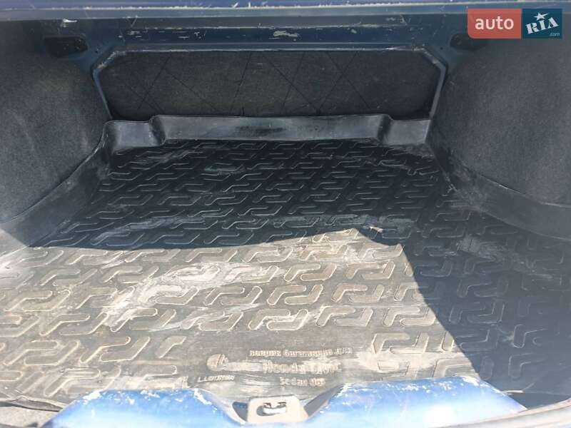 Седан Renault Clio 2010 в Сумах
