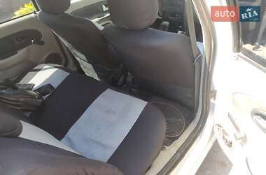 Хэтчбек Renault Clio 2002 в 