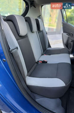 Хэтчбек Renault Clio 2009 в 