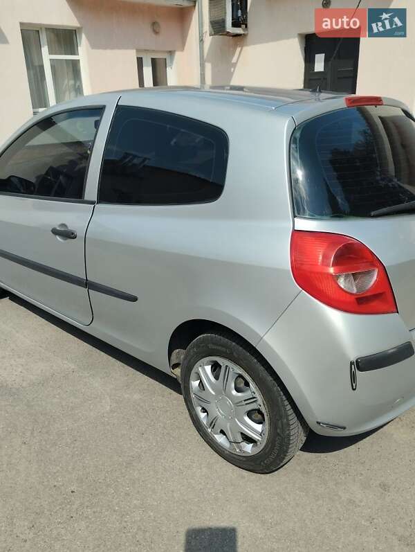 Renault Clio 2005