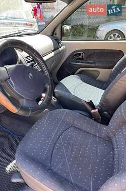 Хэтчбек Renault Clio 2002 в 