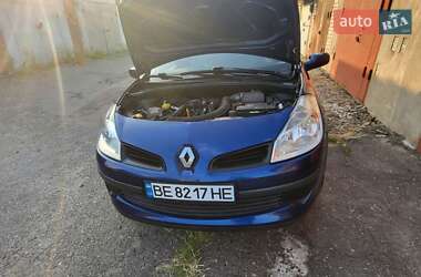 Хэтчбек Renault Clio 2006 в 