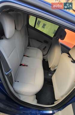 Хэтчбек Renault Clio 2006 в 