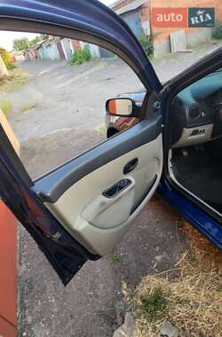Хэтчбек Renault Clio 2006 в 