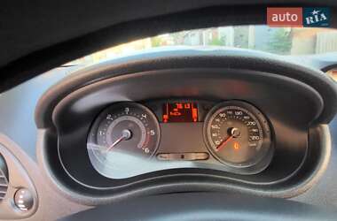 Хэтчбек Renault Clio 2006 в 