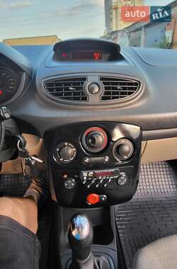 Хэтчбек Renault Clio 2006 в 