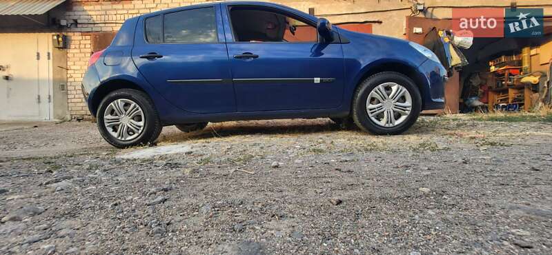 Хэтчбек Renault Clio 2006 в Николаеве фото 27 Хэтчбек Renault Clio 2006 в Николаеве