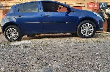 Хэтчбек Renault Clio 2006 в 