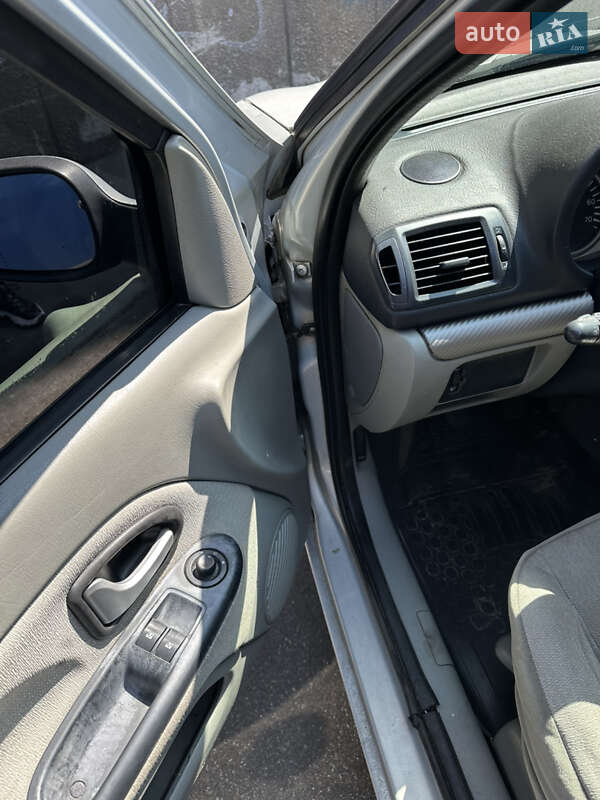 Хэтчбек Renault Clio 2002 в Киеве