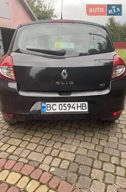 Хэтчбек Renault Clio 2011 в 