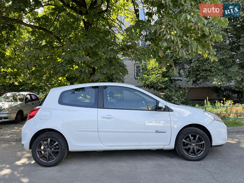 Хэтчбек Renault Clio 2013 в Киеве