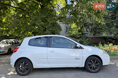 Хэтчбек Renault Clio 2013 в 