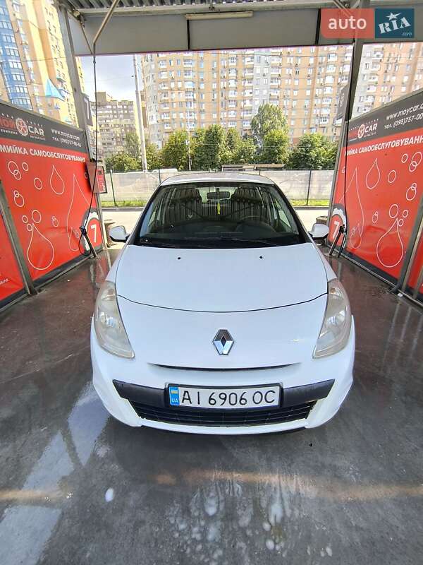 Хэтчбек Renault Clio 2011 в 