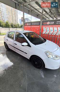 Хэтчбек Renault Clio 2011 в 