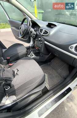 Хэтчбек Renault Clio 2011 в 