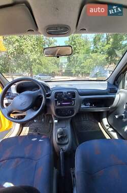 Хэтчбек Renault Clio 2001 в 