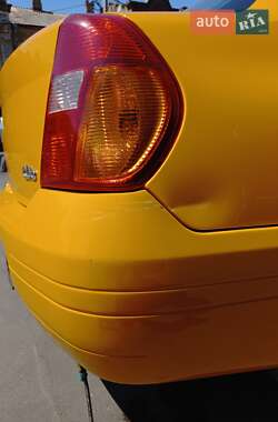 Хэтчбек Renault Clio 2001 в 