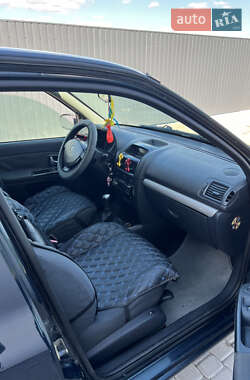 Хэтчбек Renault Clio 2004 в 