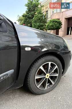 Седан Renault Clio 2006 в 