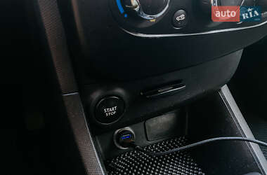 Хетчбек Renault Clio 2013 в 