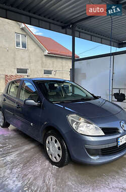 Хэтчбек Renault Clio 2006 в Стрые
