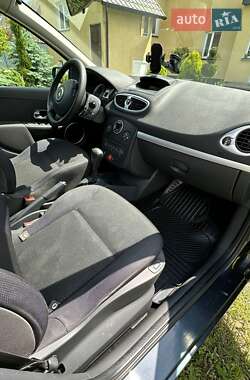 Хэтчбек Renault Clio 2006 в 