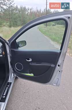 Хэтчбек Renault Clio 2007 в 