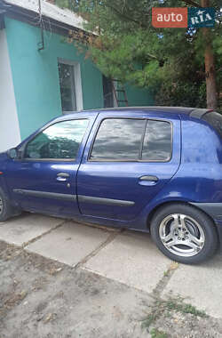 Хэтчбек Renault Clio 2000 в 