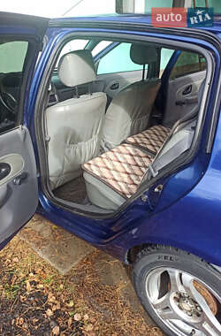 Хэтчбек Renault Clio 2000 в 