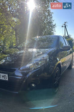 Хэтчбек Renault Clio 2011 в 