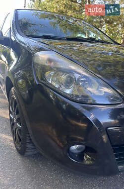 Хэтчбек Renault Clio 2011 в 