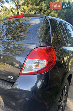 Хэтчбек Renault Clio 2011 в 