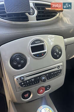 Хэтчбек Renault Clio 2011 в 