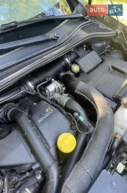 Хэтчбек Renault Clio 2011 в 